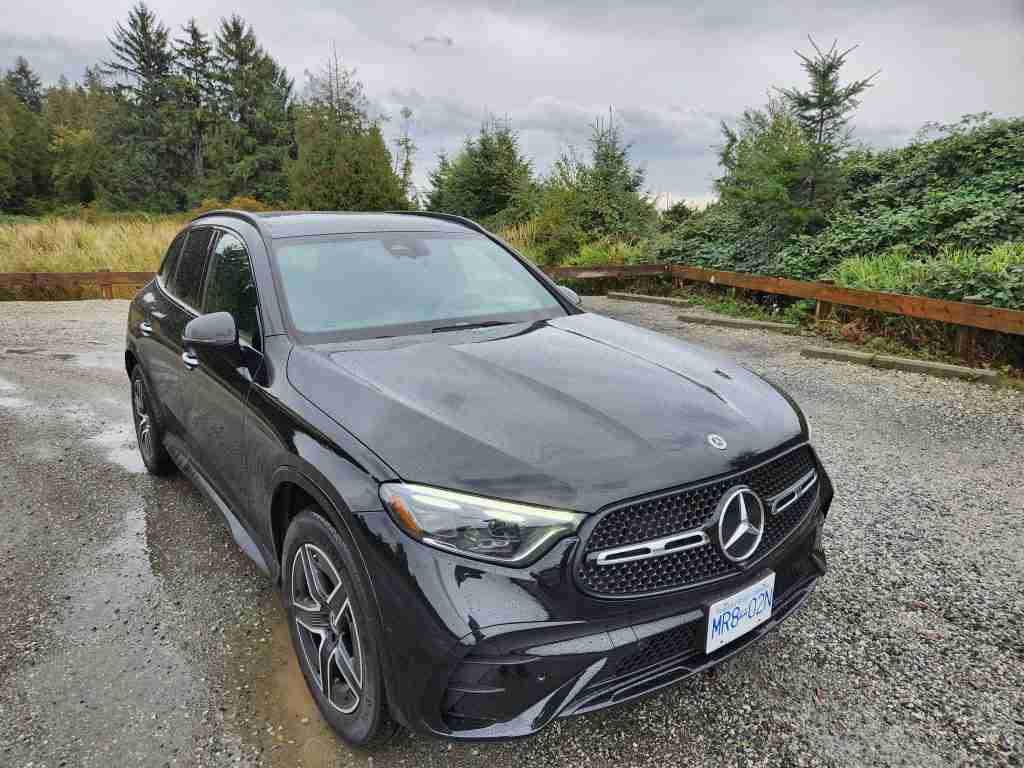 2023 Mercedes GLC 300 Front Pass Corner