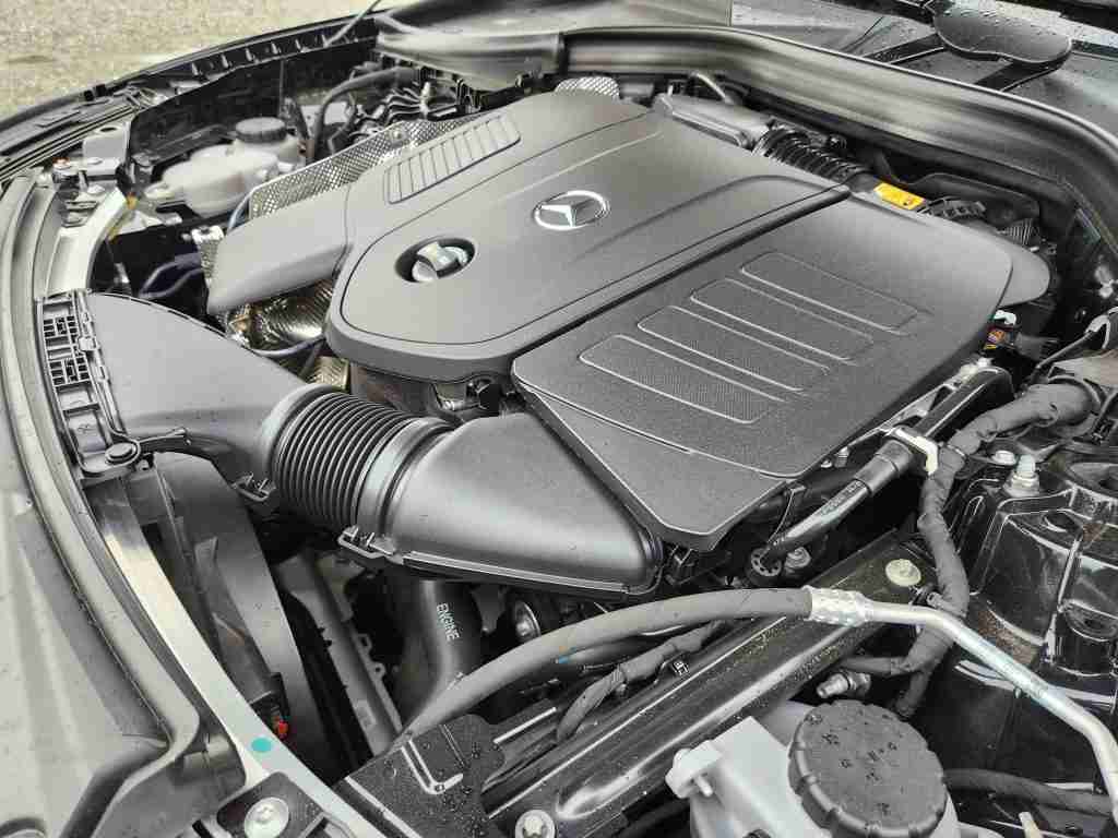 2023 Mercedes GLC 300 Engine 3